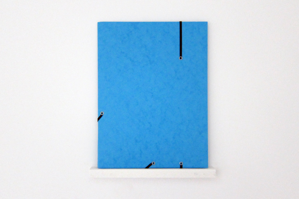 Elsa Werth, ‘Victory Eraser III’, 2013, pochettes cartonnees, elastiques, rivets metalliques, bois peint, 24x34x2cm